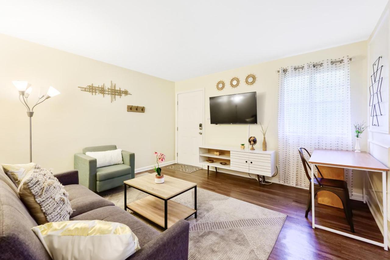 Dapper Digs - King Bed - Long Term Stays - Duke Дарем Экстерьер фото
